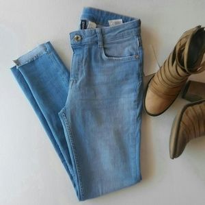 Light wash skinny jeans ripped denim distroyed